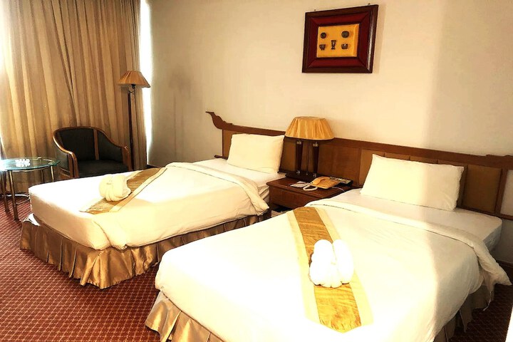 Room 35 of 79
