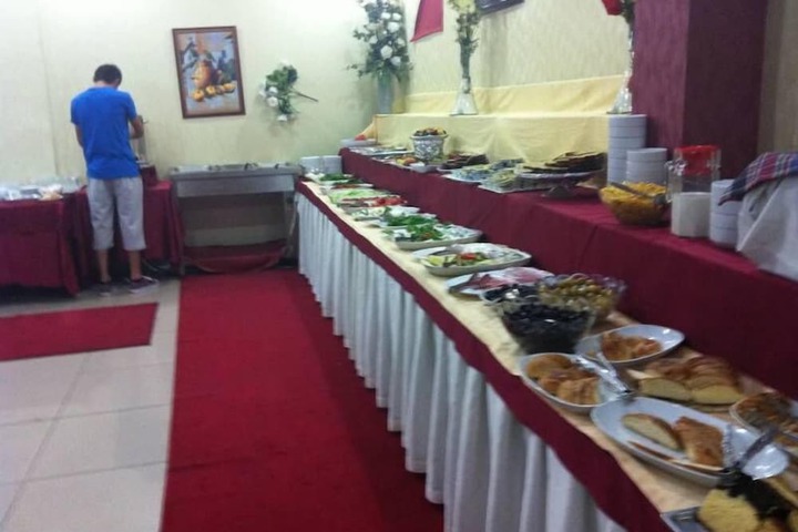 Dining 17 of 21
