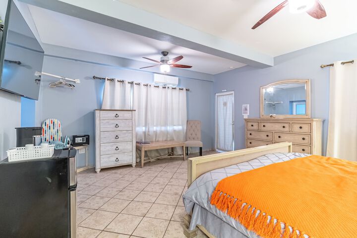 Room 9 of 107