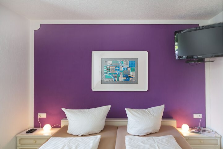 Room 13 of 35