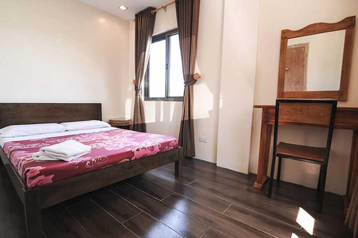 Room 3 of 44