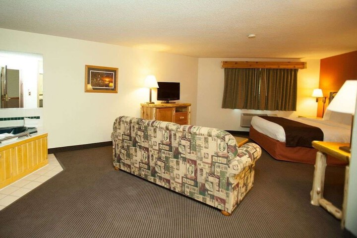 1 Queen Bed Studio Suite (6 of 13)