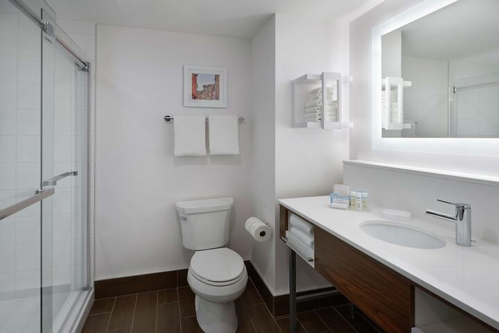 Room 20 of 33