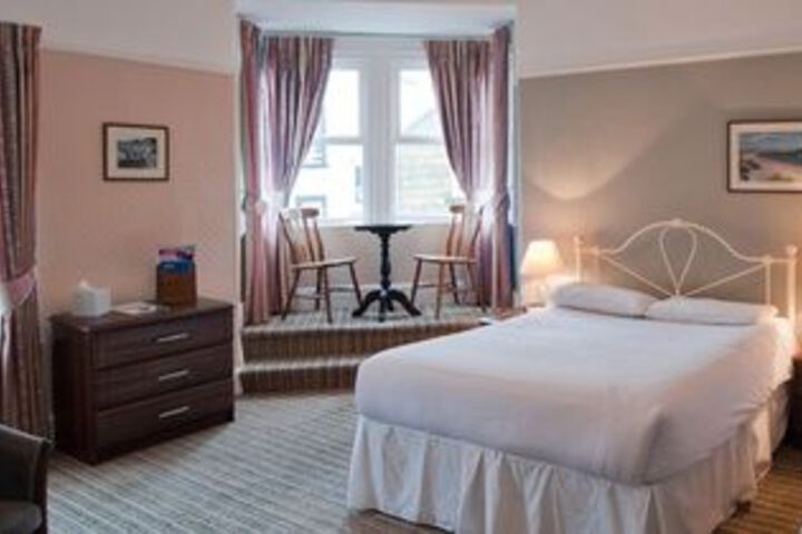Room 5 of 11