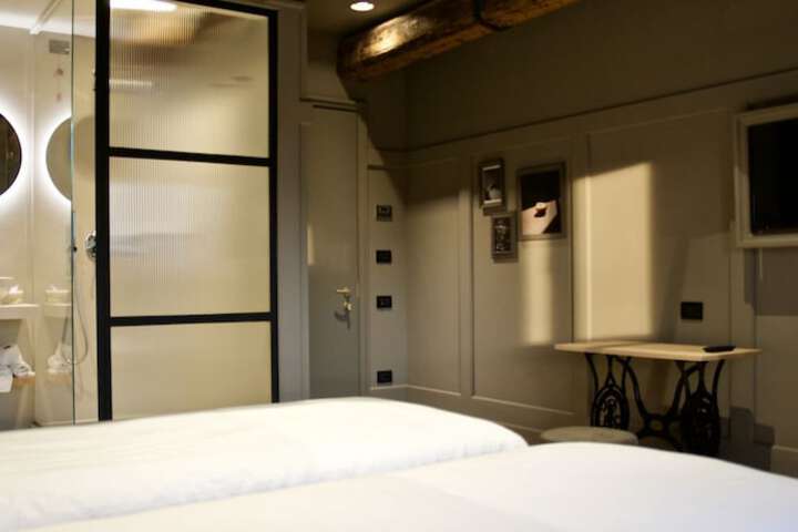 Room 13 of 36