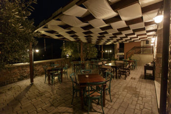 Lounge 14 of 26
