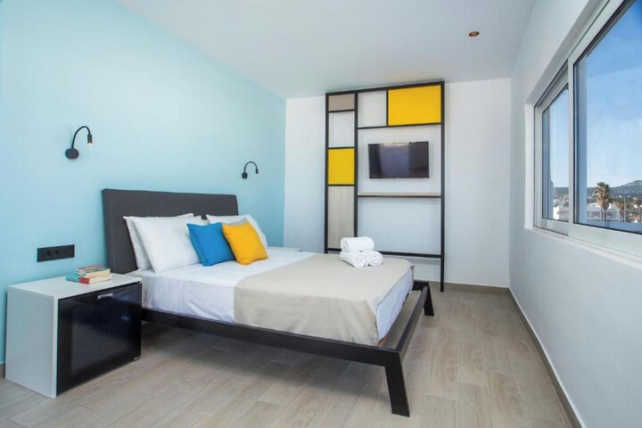 Room 4 of 44