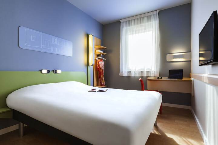 Room 4 of 43