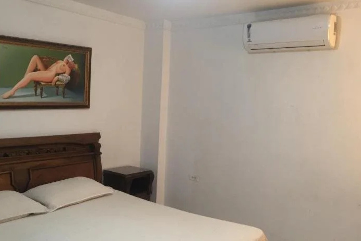 Room 5 of 13