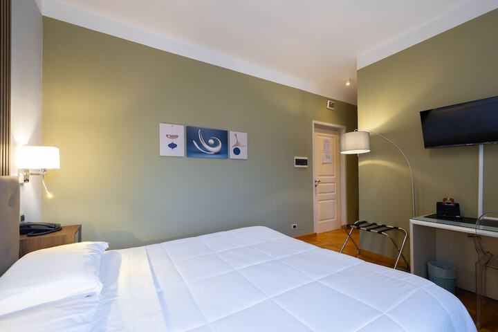Room 42 of 104