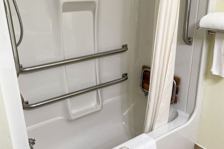 Deluxe Queen Bed (24 of 24)