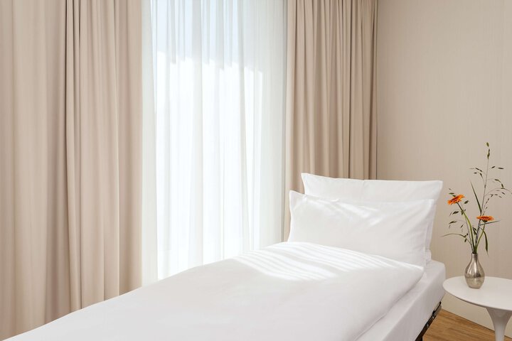 Room 17 of 36
