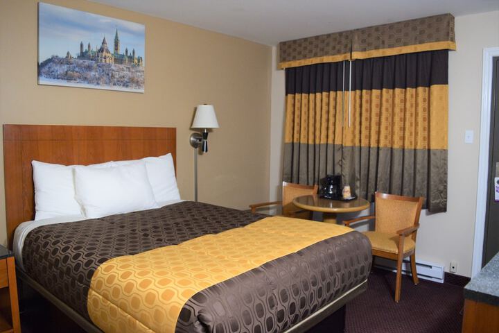 1 Queen Bed (1 of 16)