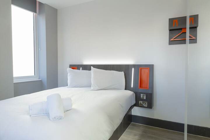 Room 8 of 38
