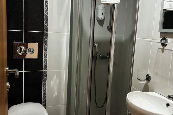 Room 16 of 23