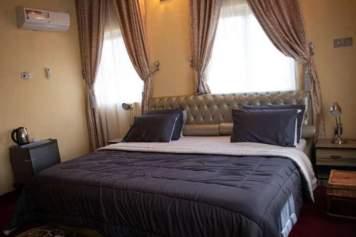 Room 16 of 18