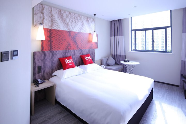 Room 52 of 86