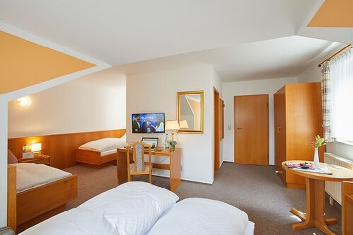 Room 3 of 60