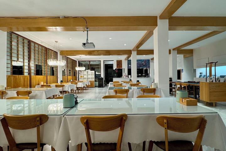 Dining 64 of 126