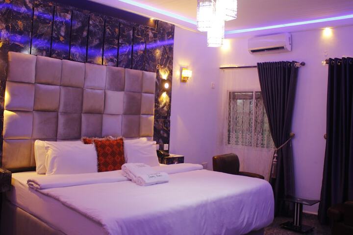 Room 6 of 26