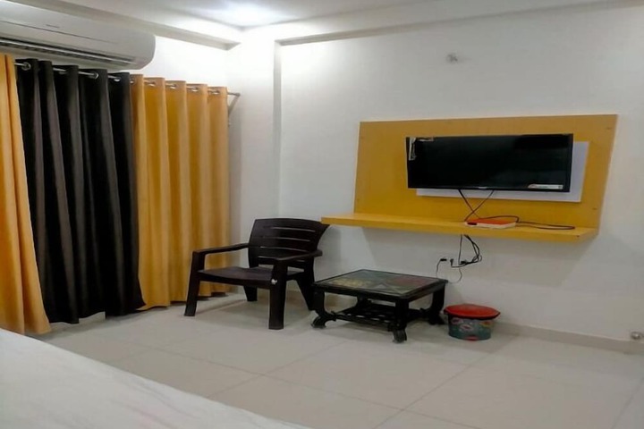 Room 6 of 14