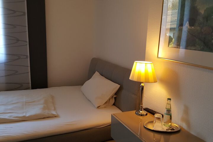 Room 3 of 27