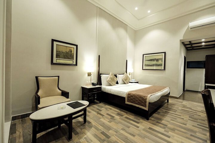 Room 13 of 70