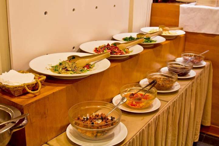 Dining 45 of 48