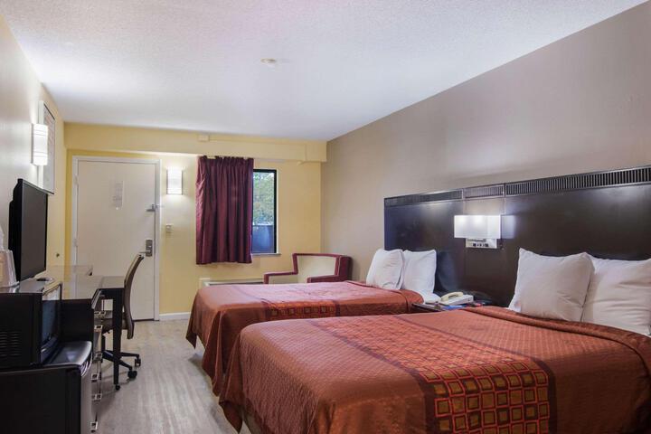 2 Double Beds (7 of 7)