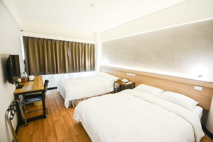 Room 12 of 23