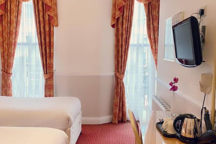 Room 17 of 32