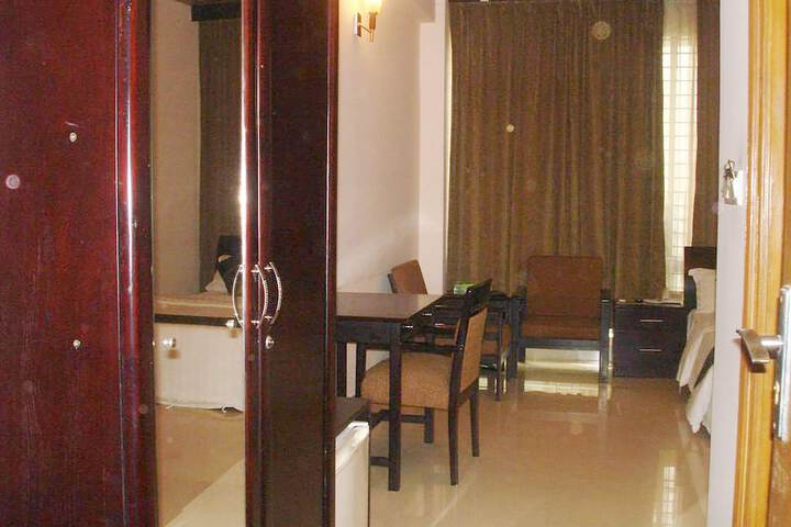 Room 8 of 36