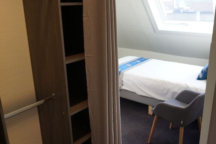 Room 16 of 112