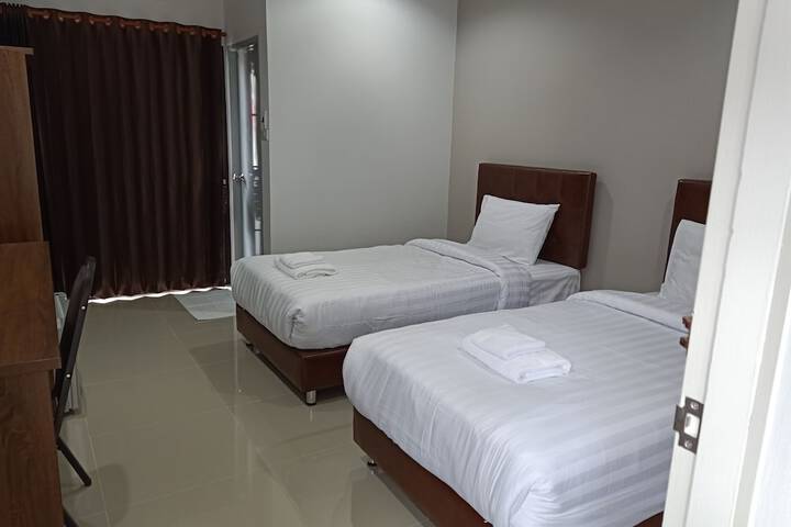 Room 5 of 10