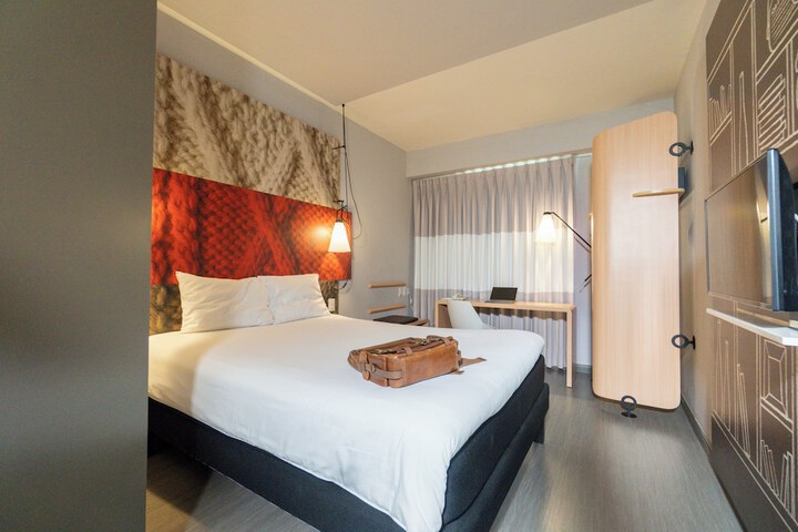 Room 10 of 118