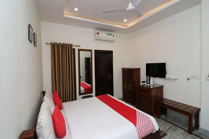 Room 3 of 27