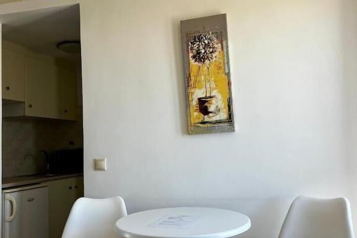 Room 27 of 65