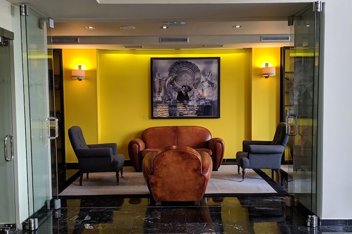 Lounge 50 of 83