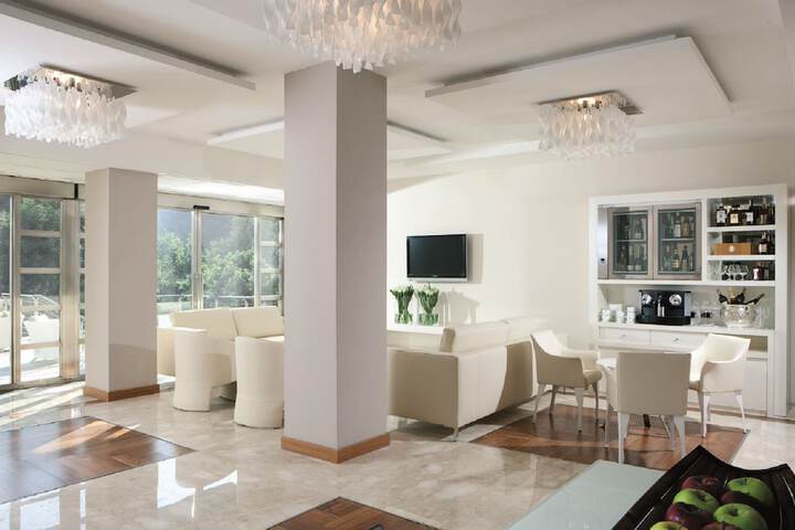 Guest Lobby