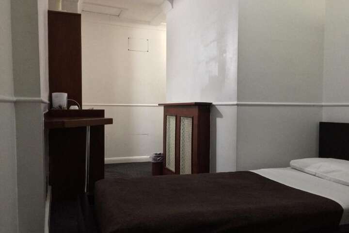 Room 32 of 69