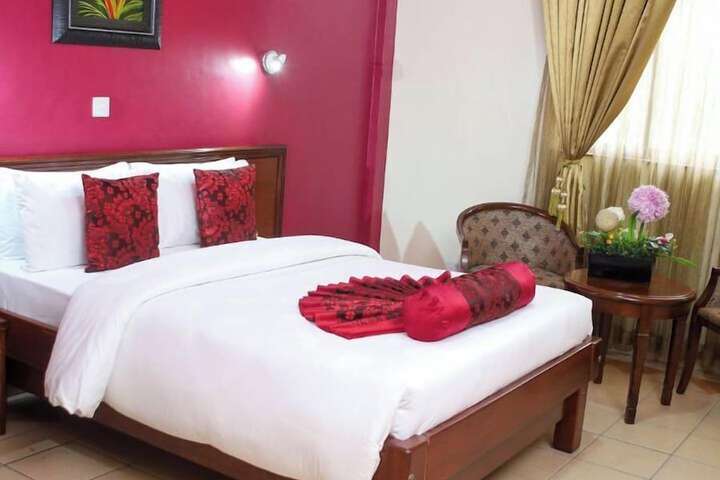 Room 5 of 12