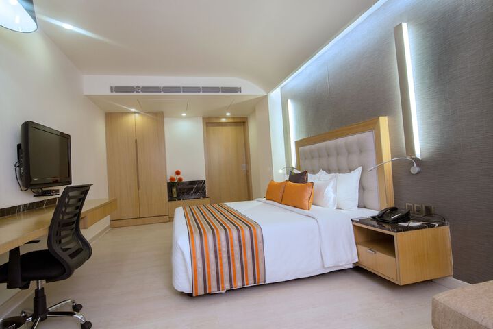 Room 5 of 95
