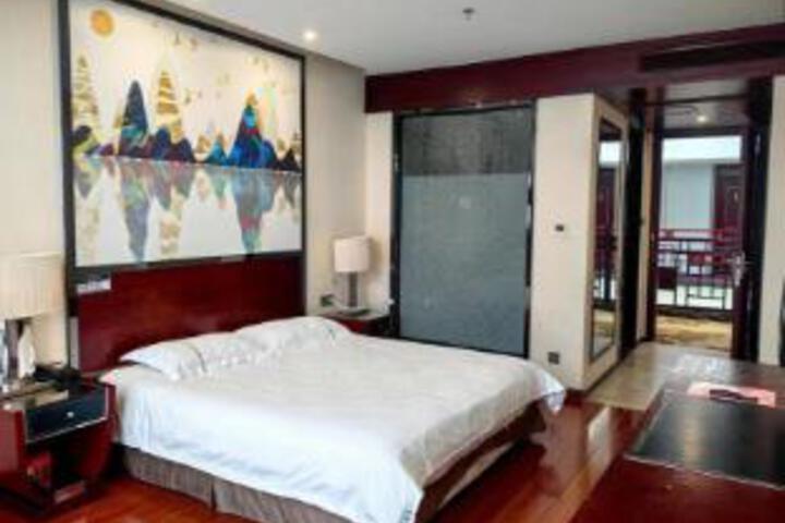 Room 6 of 6