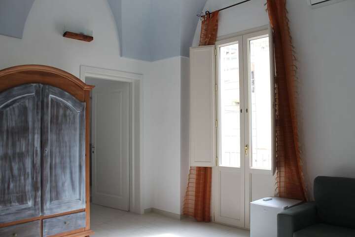 Room 14 of 76