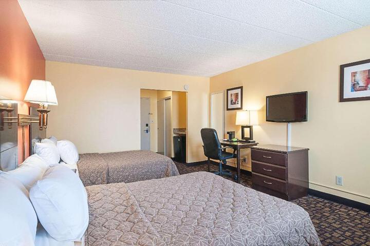 2 Double Beds (3 of 7)