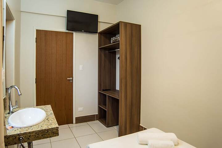 Room 5 of 10