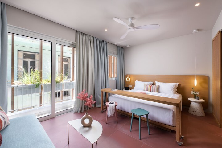 Room 4 of 79