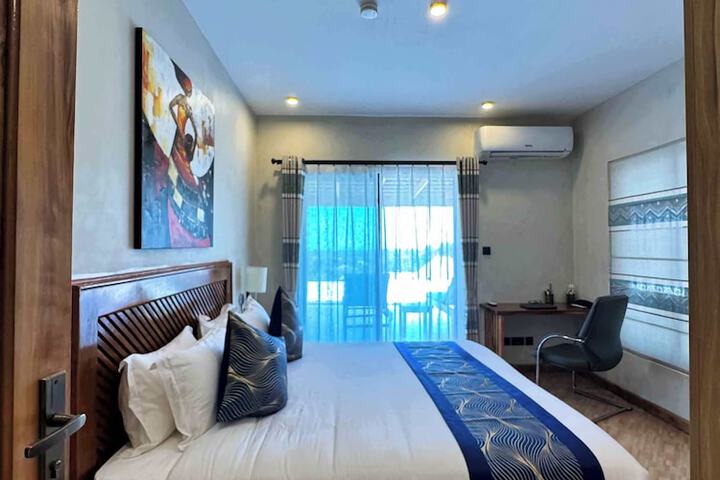 Room 4 of 33