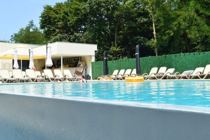 Pool 16 of 26
