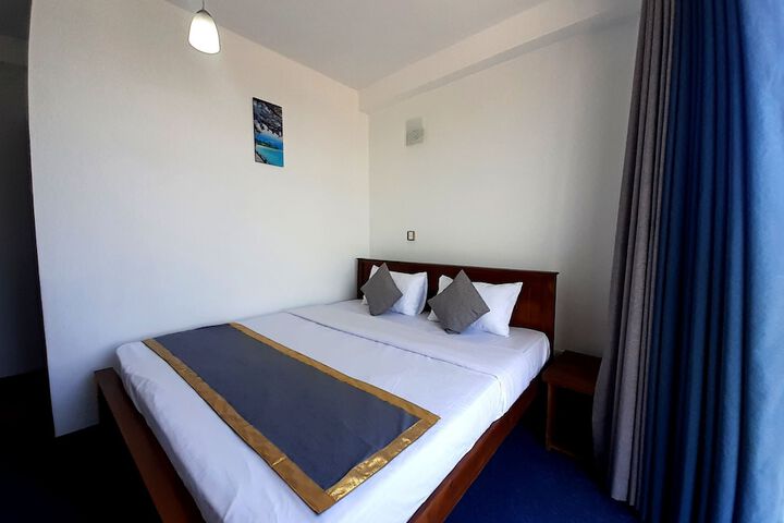 Room 3 of 16